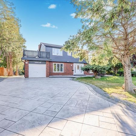 Stunning 7 Bedroom Rougeview Home With 2 Kitchens, 5 Bathrooms, Amazing Backyard & 8-Car Parking 多伦多 外观 照片