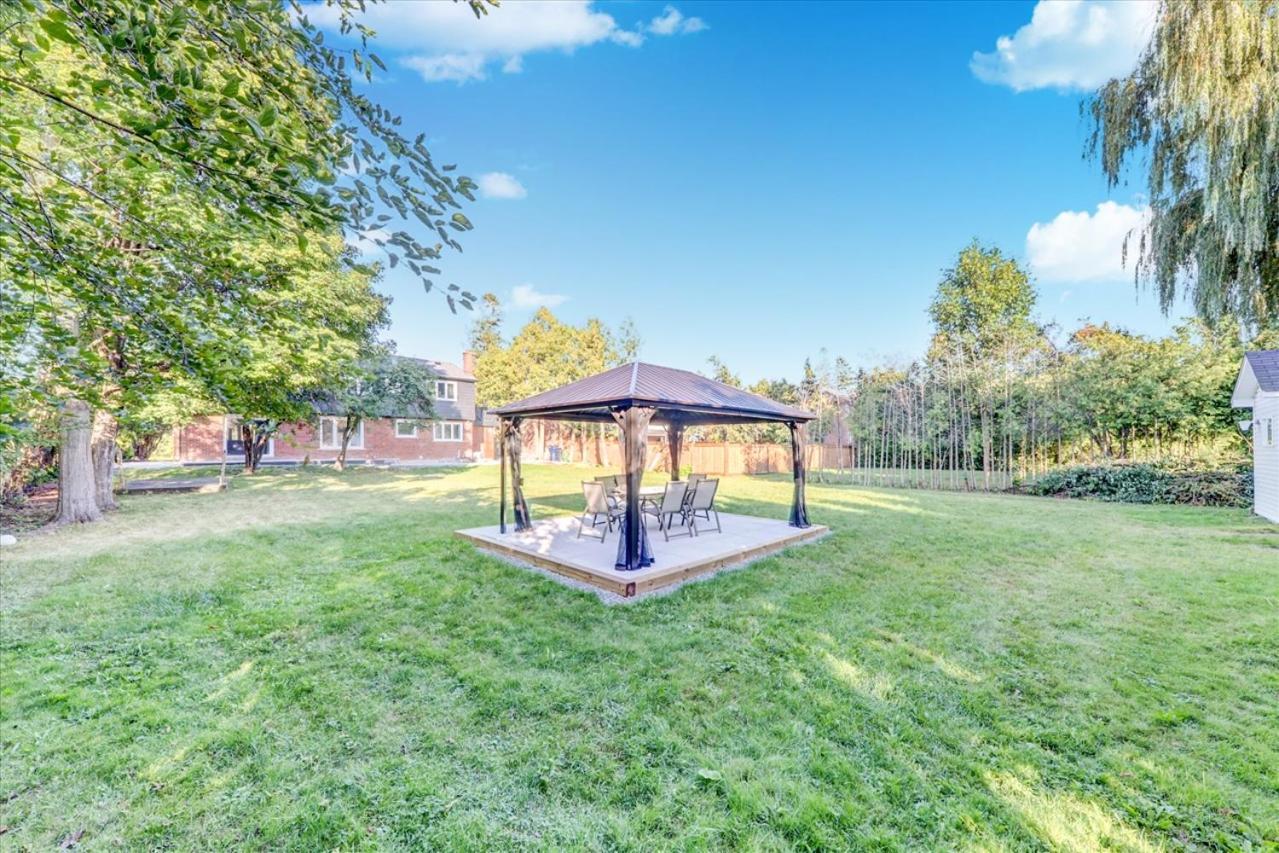 Stunning 7 Bedroom Rougeview Home With 2 Kitchens, 5 Bathrooms, Amazing Backyard & 8-Car Parking 多伦多 外观 照片