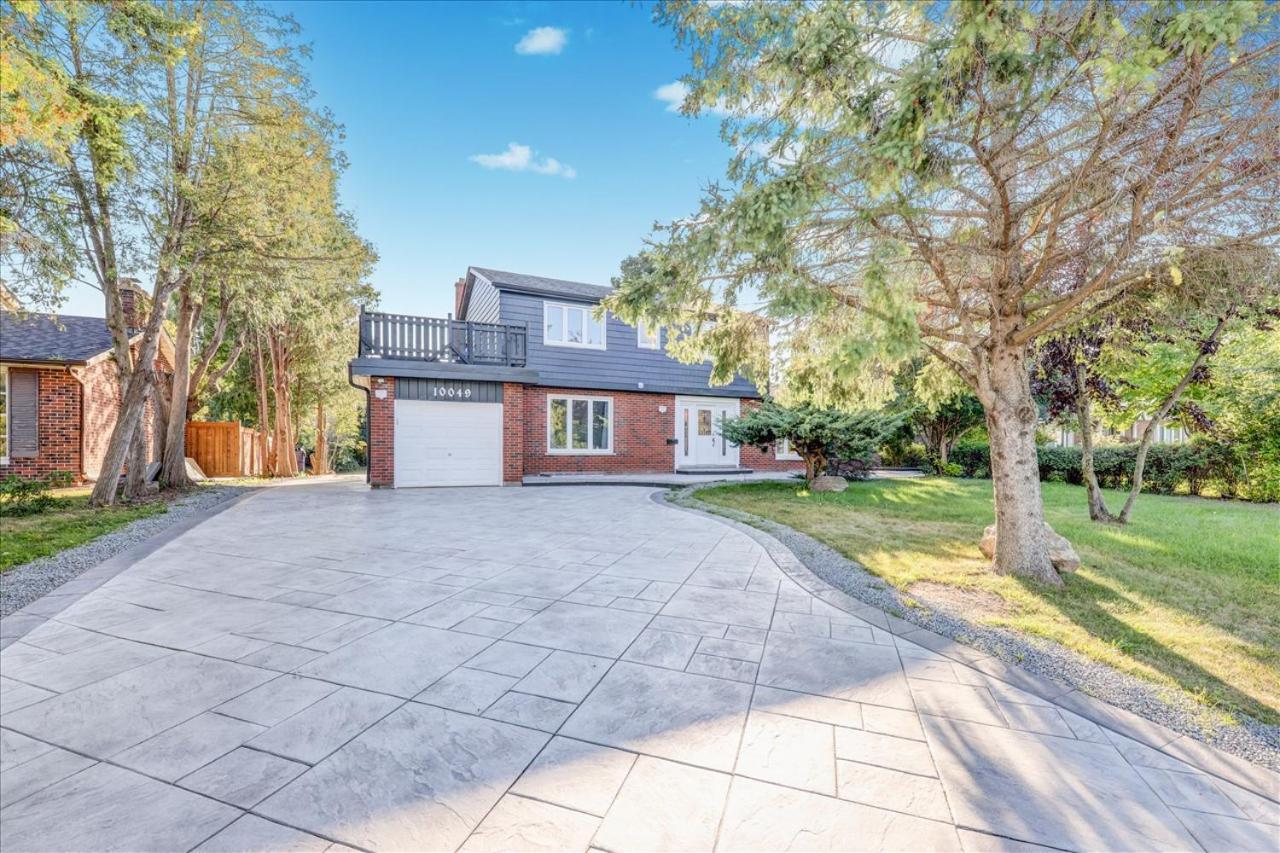 Stunning 7 Bedroom Rougeview Home With 2 Kitchens, 5 Bathrooms, Amazing Backyard & 8-Car Parking 多伦多 外观 照片