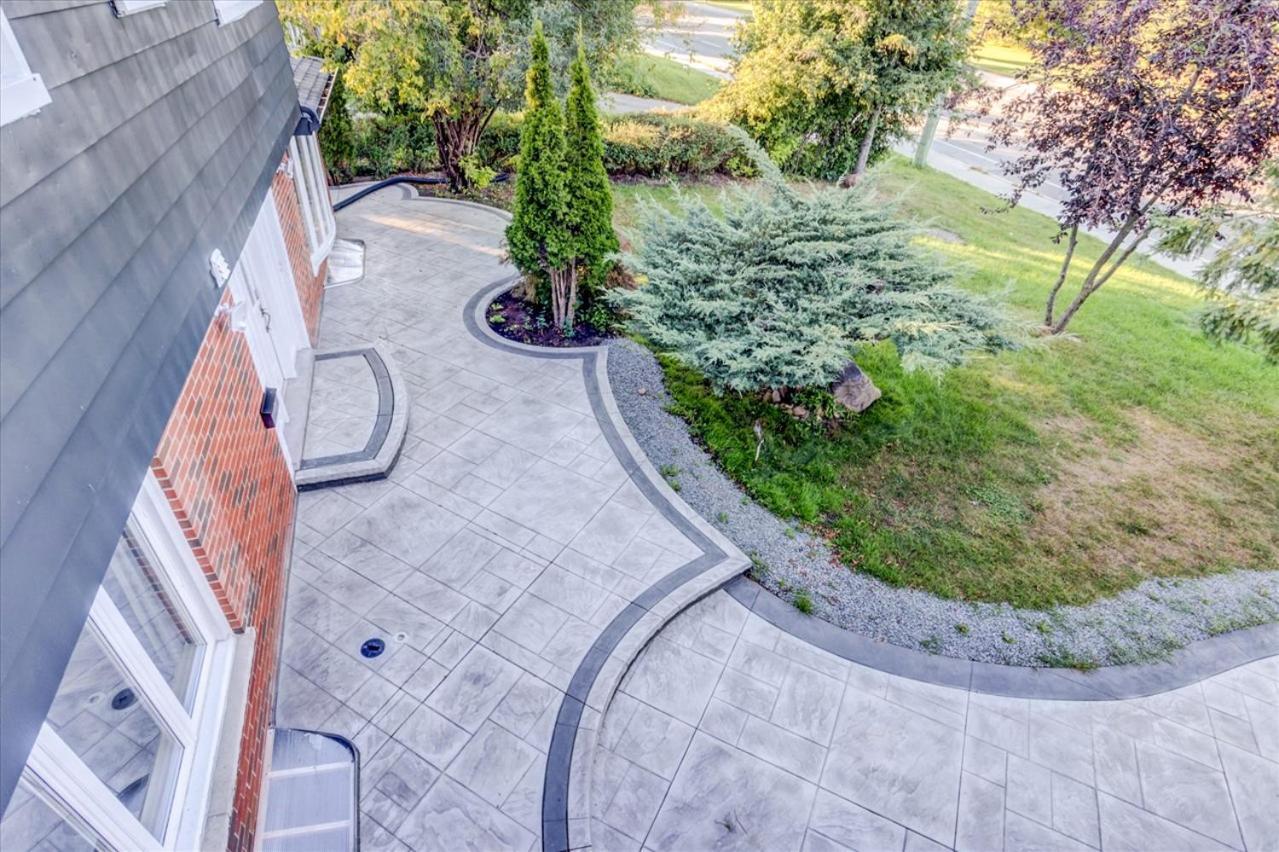 Stunning 7 Bedroom Rougeview Home With 2 Kitchens, 5 Bathrooms, Amazing Backyard & 8-Car Parking 多伦多 外观 照片