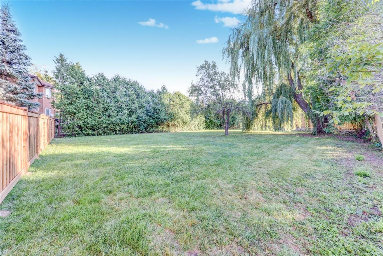Stunning 7 Bedroom Rougeview Home With 2 Kitchens, 5 Bathrooms, Amazing Backyard & 8-Car Parking 多伦多 外观 照片