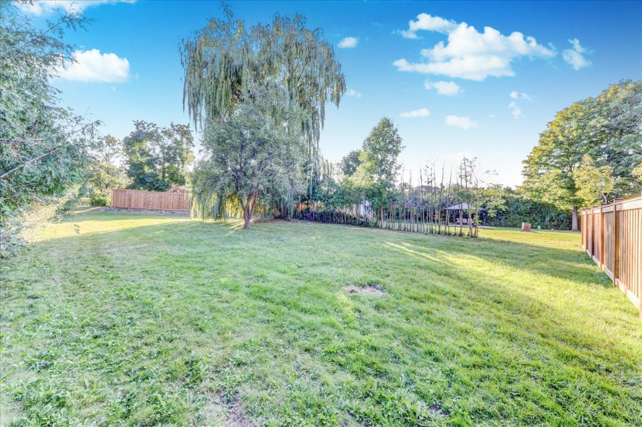 Stunning 7 Bedroom Rougeview Home With 2 Kitchens, 5 Bathrooms, Amazing Backyard & 8-Car Parking 多伦多 外观 照片