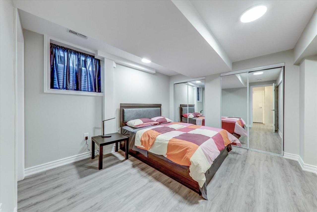 Stunning 7 Bedroom Rougeview Home With 2 Kitchens, 5 Bathrooms, Amazing Backyard & 8-Car Parking 多伦多 外观 照片
