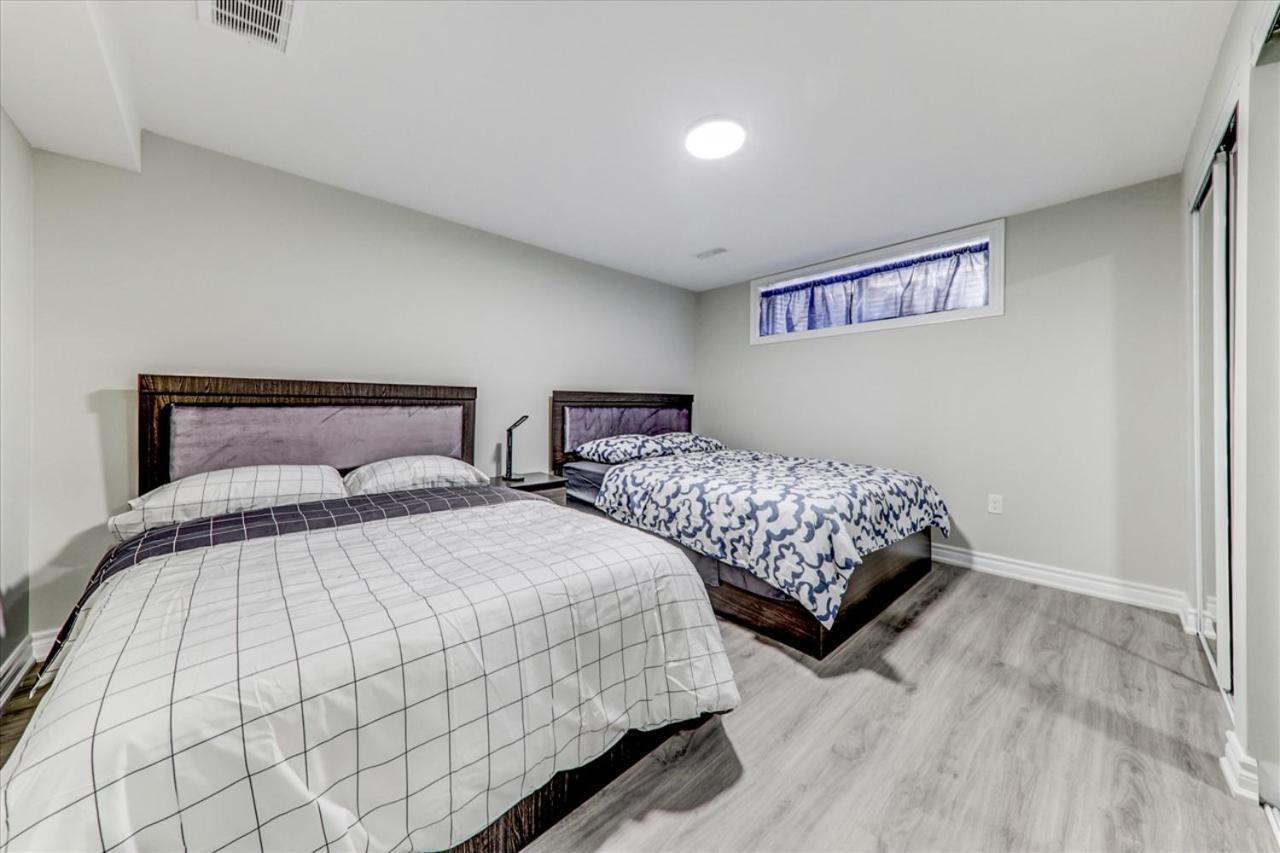 Stunning 7 Bedroom Rougeview Home With 2 Kitchens, 5 Bathrooms, Amazing Backyard & 8-Car Parking 多伦多 外观 照片
